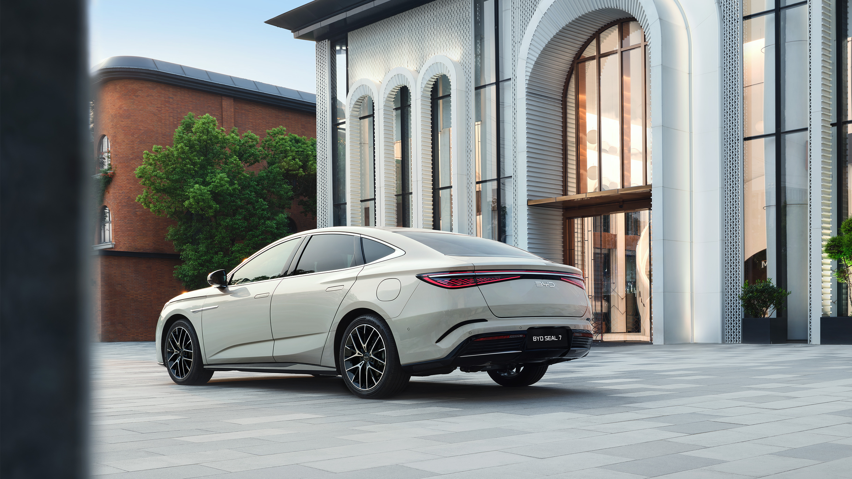 完美真人 SEAL 7 DM-i