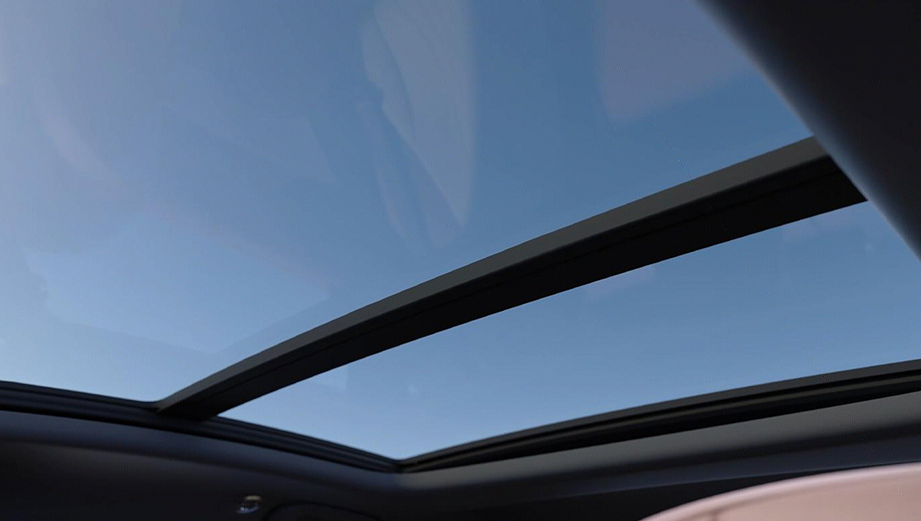 Touch-sensitive wide-angle panoramic sunroof
